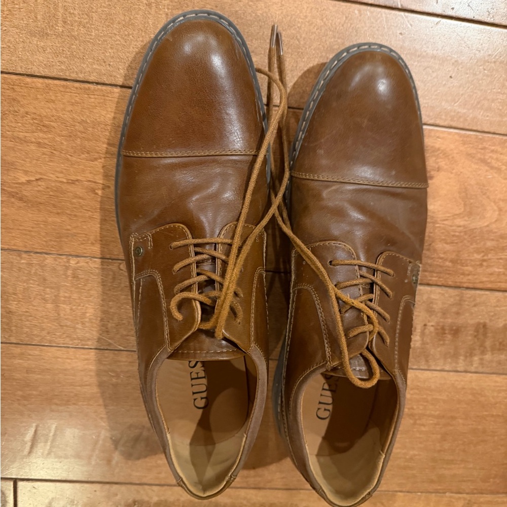GUESS Men’s Tan Leather Derby Dress Shoes